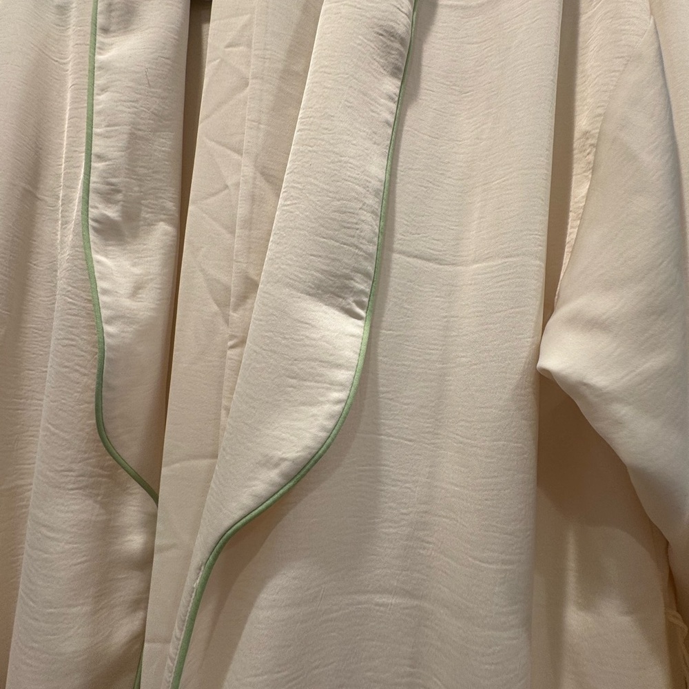 Fabletics Cream Lounge Robe - Picture 4 of 5